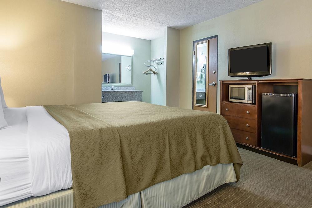 Rodeway Inn photo 7