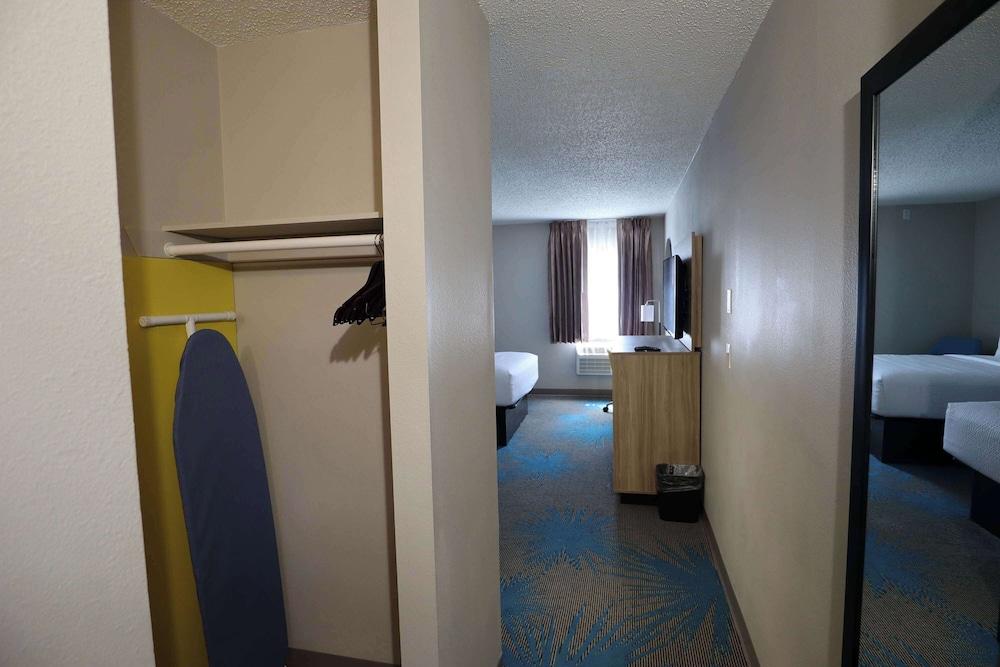 Days Inn by Wyndham Mandan Bismarck Area photo 27