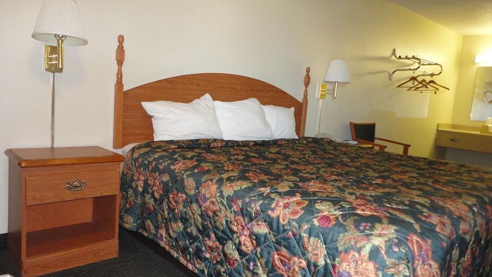 Knights Inn Crawfordsville photo 21
