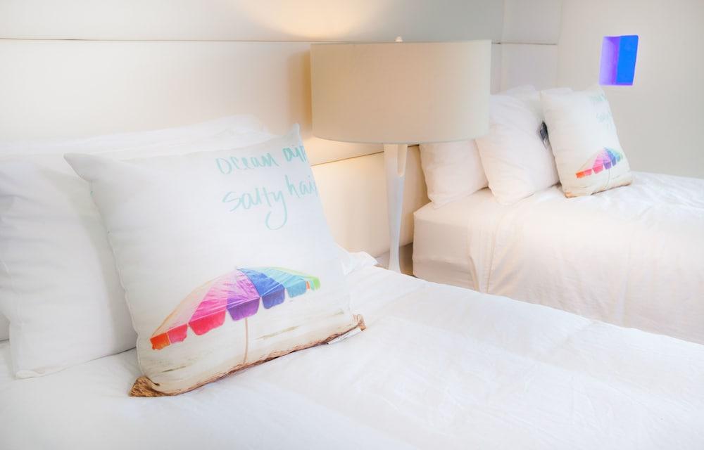 The Salty Mermaid Oceanfront Hotel photo 18