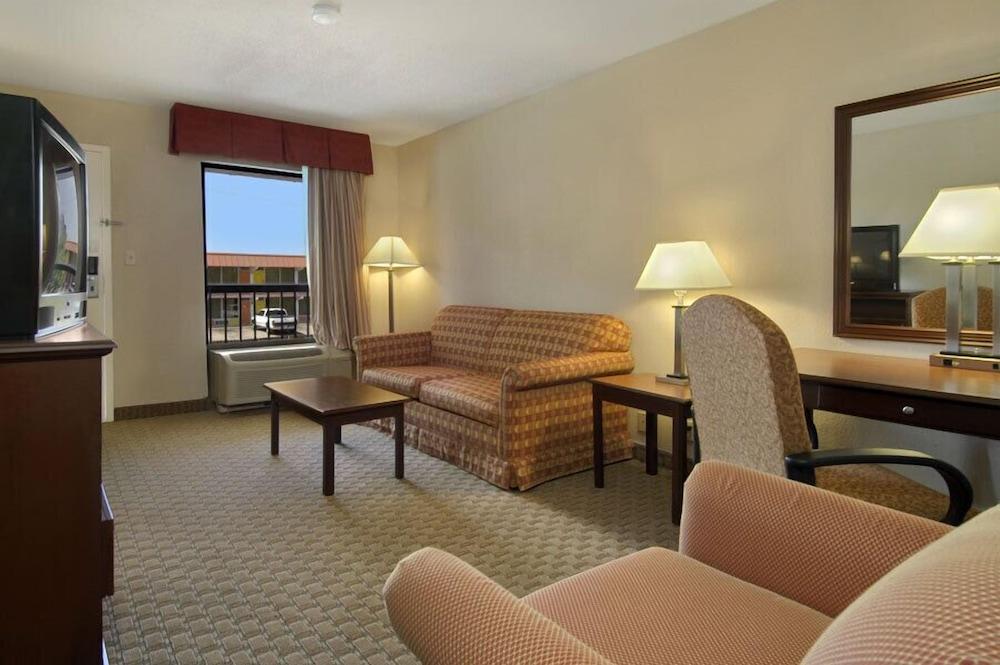 Baymont by Wyndham Mobile/ I-65 photo 13