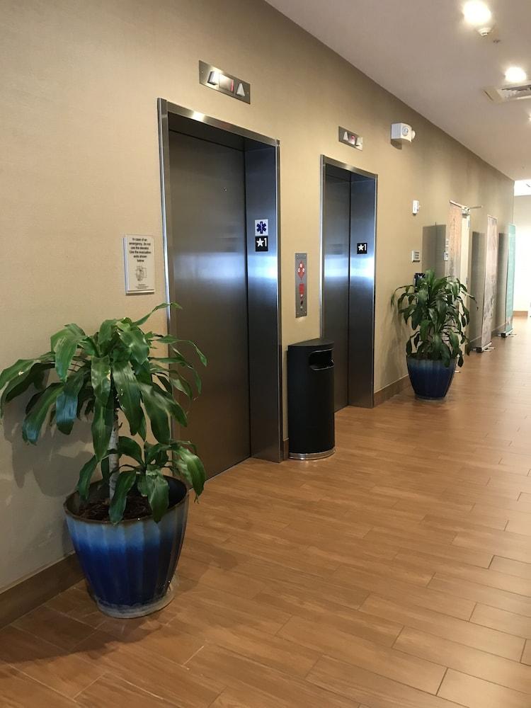Springhill Suites Wichita Airport photo 38