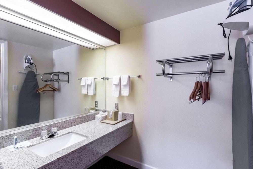 Home Suites Hill Country photo 19