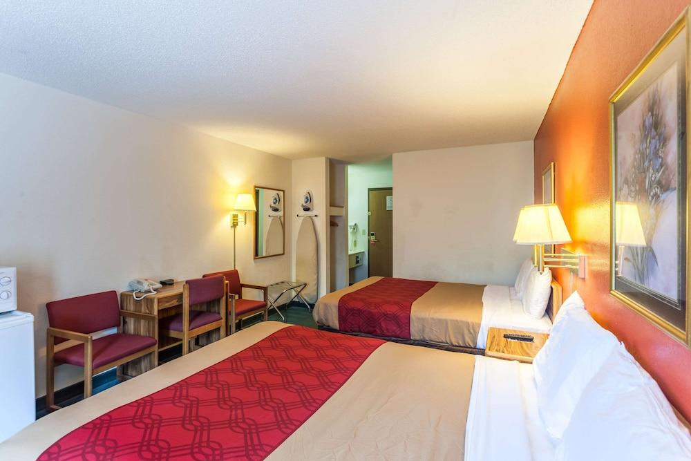 Econo Lodge Lincoln photo 29