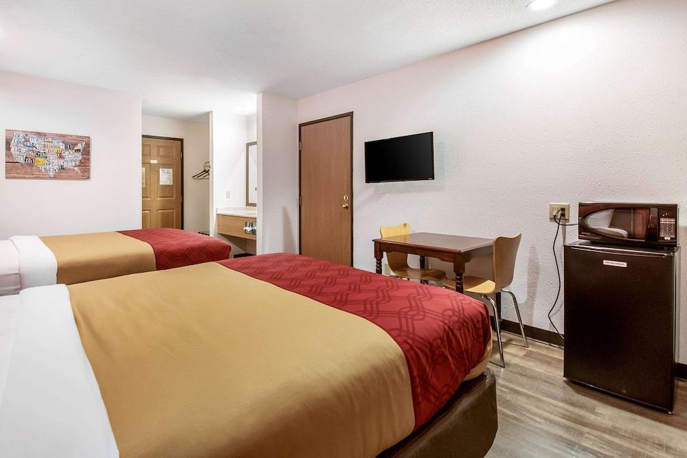 Econo Lodge Franklin photo 12