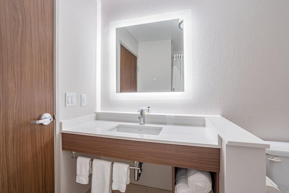 Holiday Inn Express & Suites Elkhart North by IHG photo 24