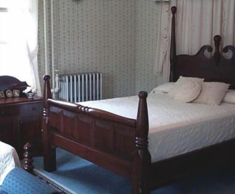 Jarrett House photo 7