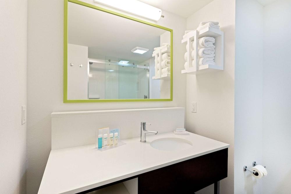Hampton Inn & Suites Orlando Intl Dr N photo 14