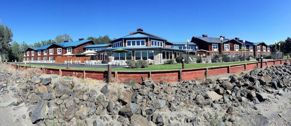 River Lodge And Grill photo 29