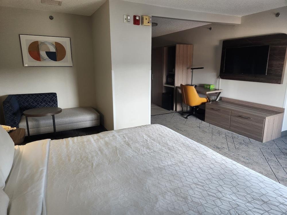 Holiday Inn Express & Suites Alliance by IHG photo 19