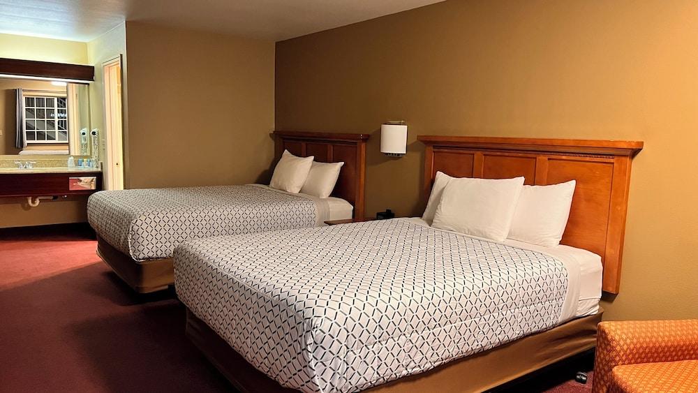 Morgan Inn And Suites photo 47