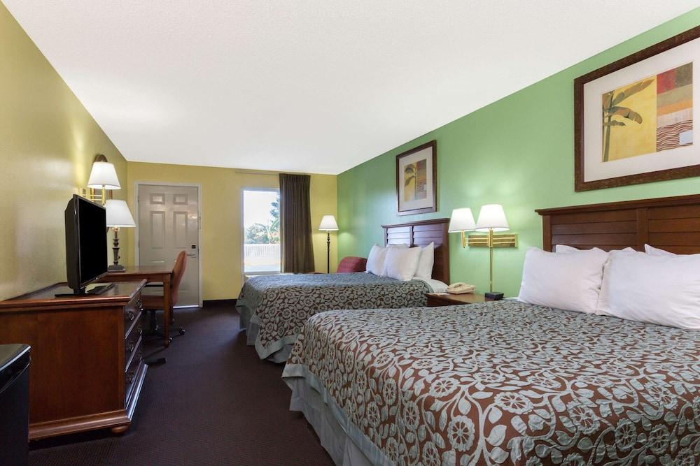Days Inn by Wyndham Lamont/Monticello photo 9