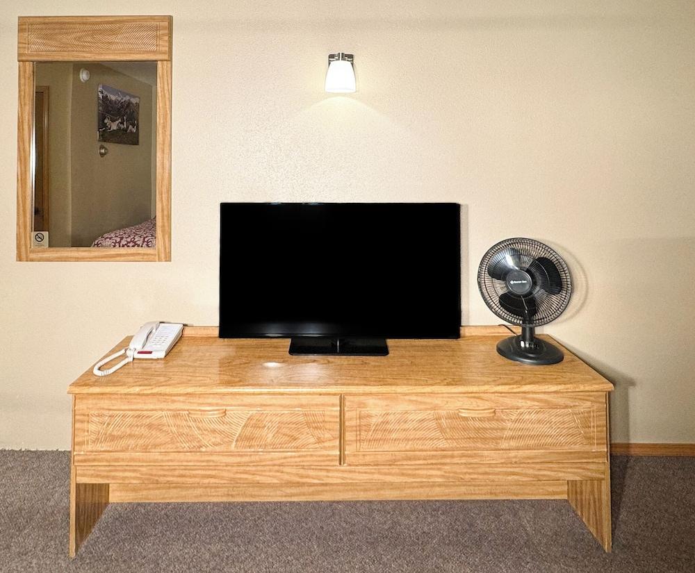 Young's Motel photo 29
