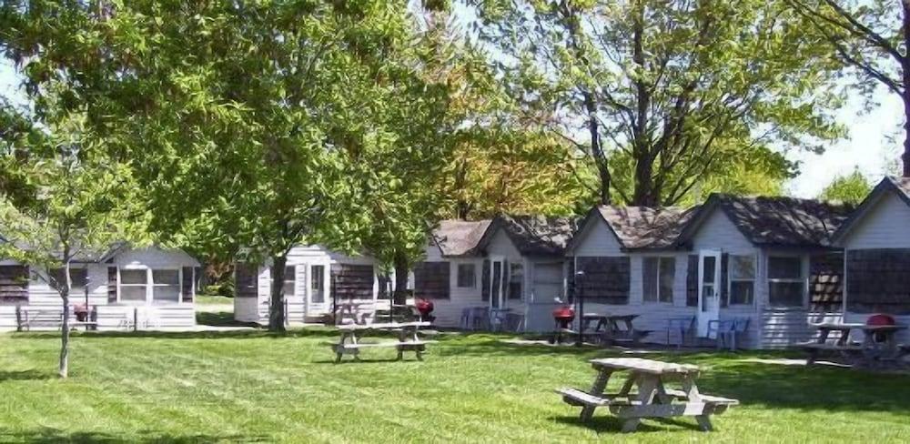 Lakeside Motor Lodge photo 2