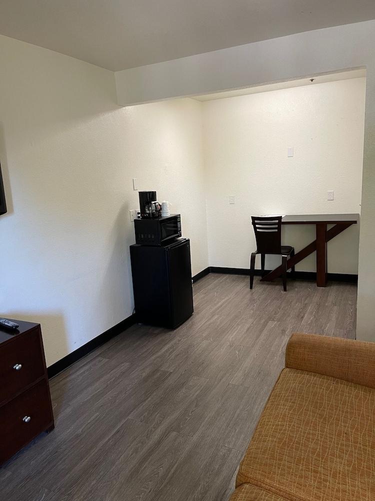 Motel 6 Tempe, AZ – Elliot Road photo 17