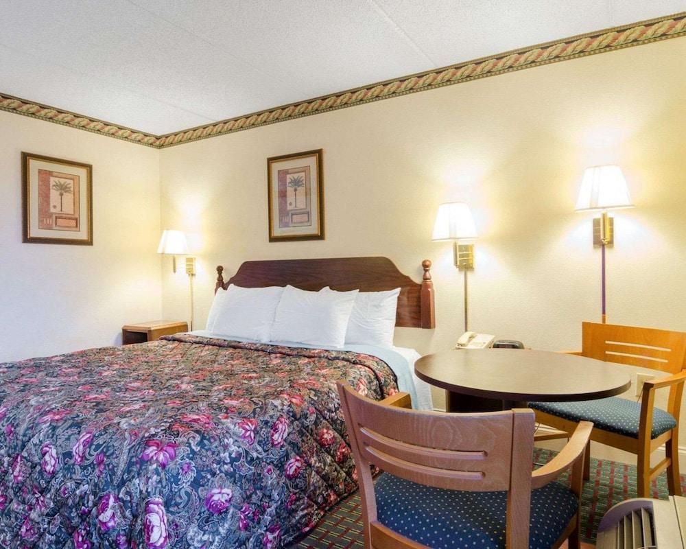 Rodeway Inn Norcross photo 12