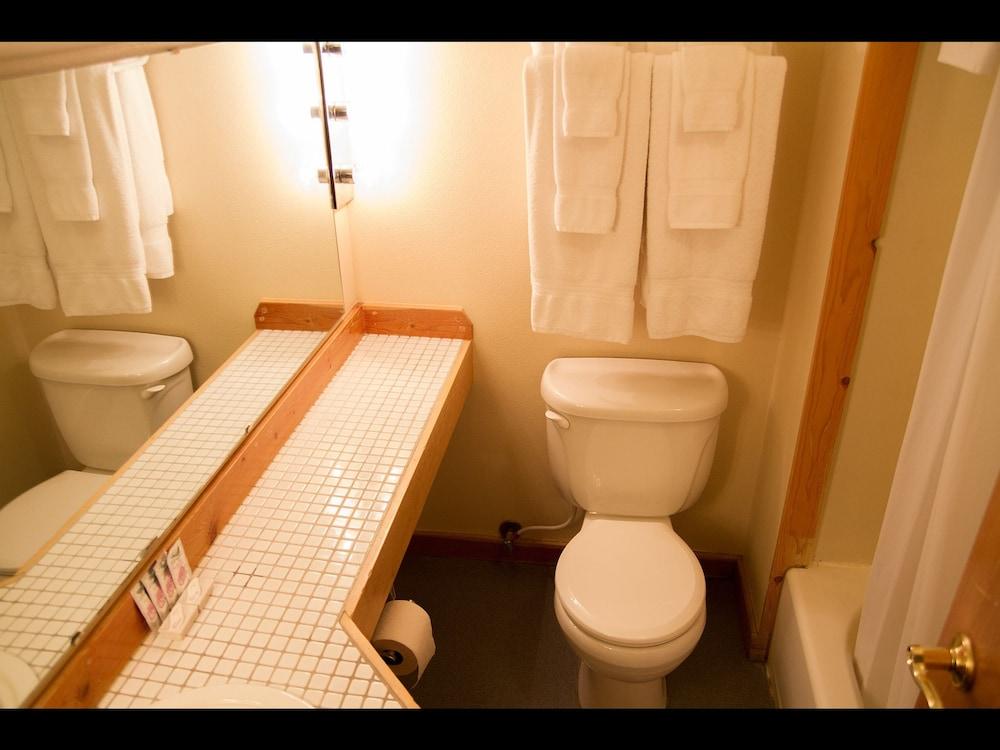 Whittaker's Motel & Historic Bunkhouse photo 25