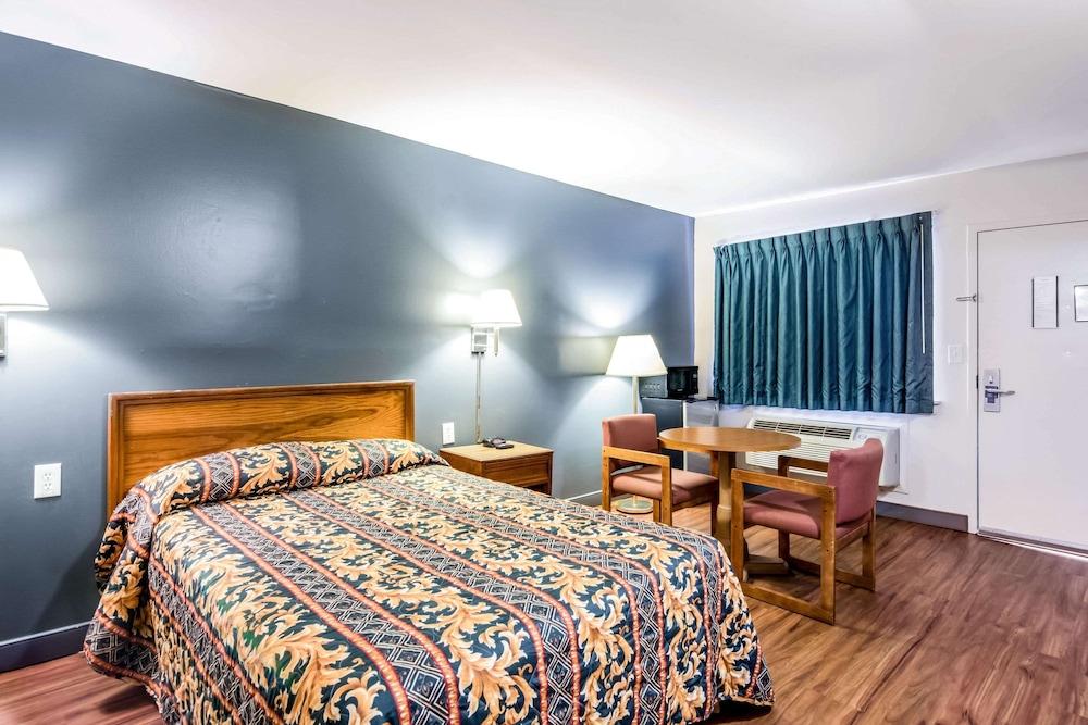 Rodeway Inn Richmond South photo 7