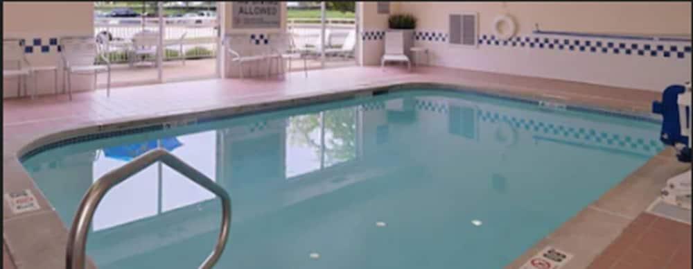 Baymont by Wyndham St. Charles photo 3