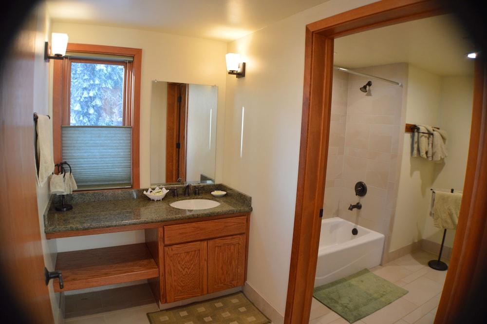 Montecito Sequoia Lodge photo 16