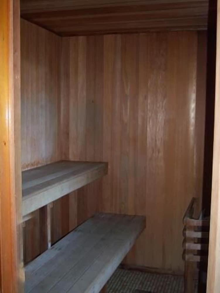 Tall Pines Motel photo 25