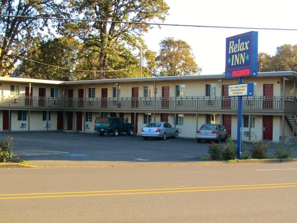 Relax Inn photo 2