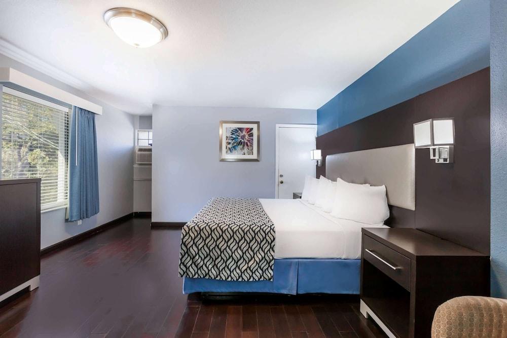 Days Inn by Wyndham Austin/University/Downtown photo 18