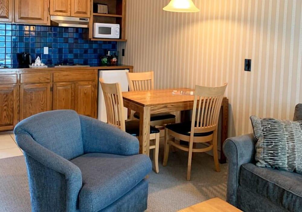 Coachman Inn & Suites photo 44
