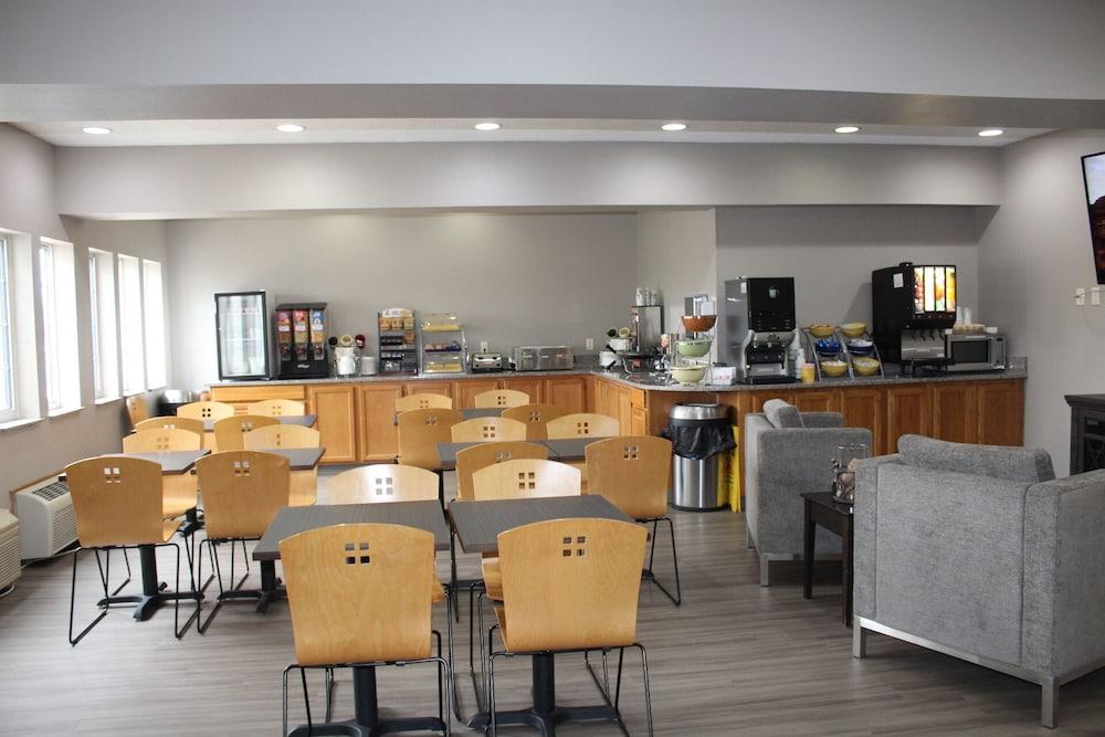 Reston Inn & Suites photo 57