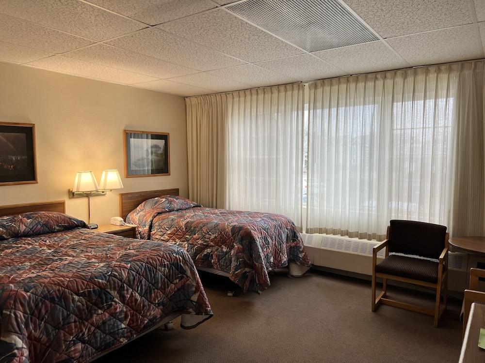 The Shoreline Inn photo 9