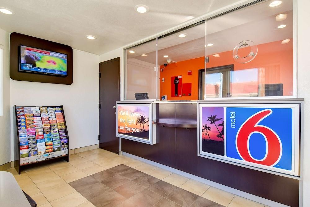 Motel 6 Riverside, CA - South photo 24
