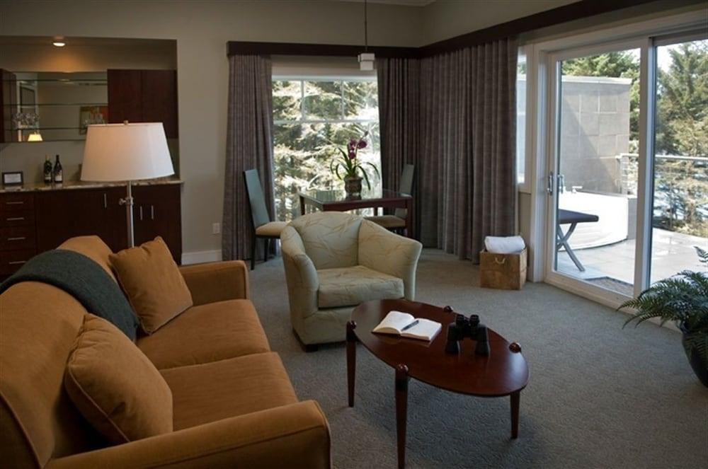 Whale Cove Inn photo 15