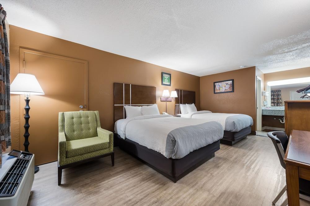 Econo Lodge Selmer photo 6