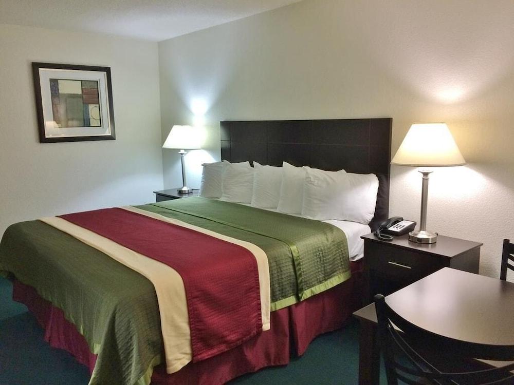 Travel Inn & Suites photo 5
