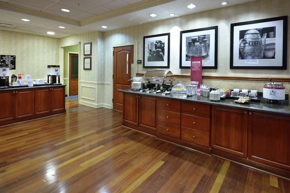 Hampton Inn & Suites Clinton - I-26 photo 31