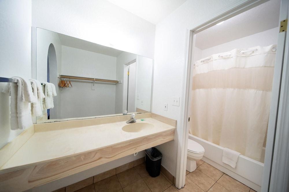 Superior Suites Phoenix Mesa photo 9
