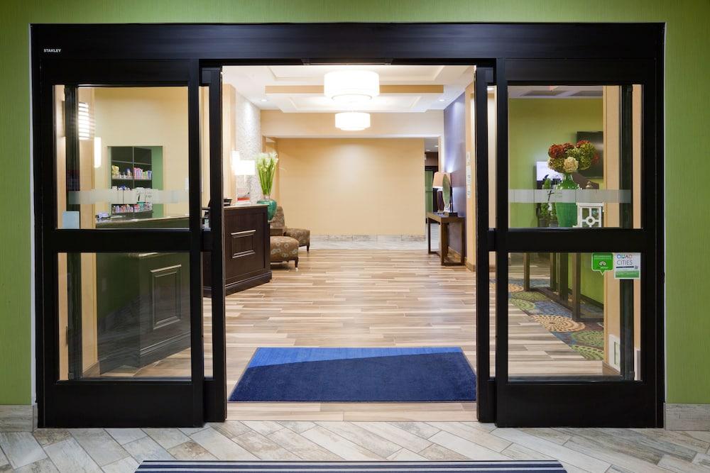 Holiday Inn Express & Suites Davenport by IHG photo 43