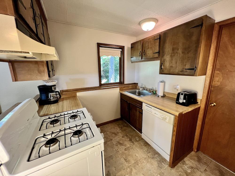Thomsonite Beach Inn photo 46