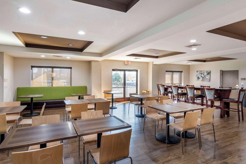 Comfort Suites South Park photo 50