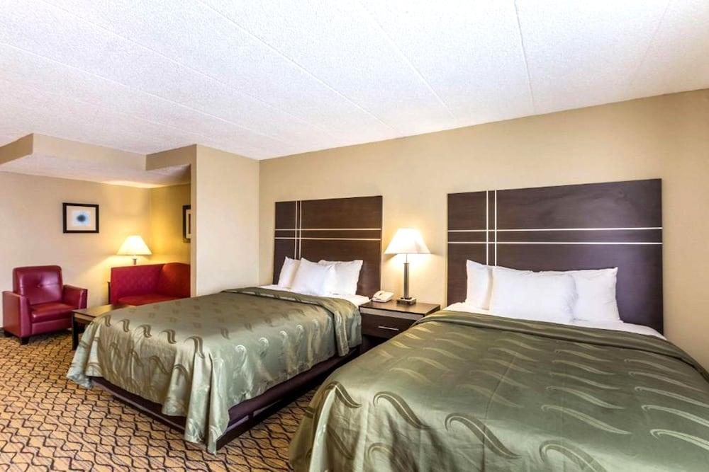 Norwood Inn & Suites Milwaukee photo 20