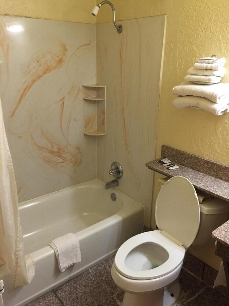 Encore Motel photo 41