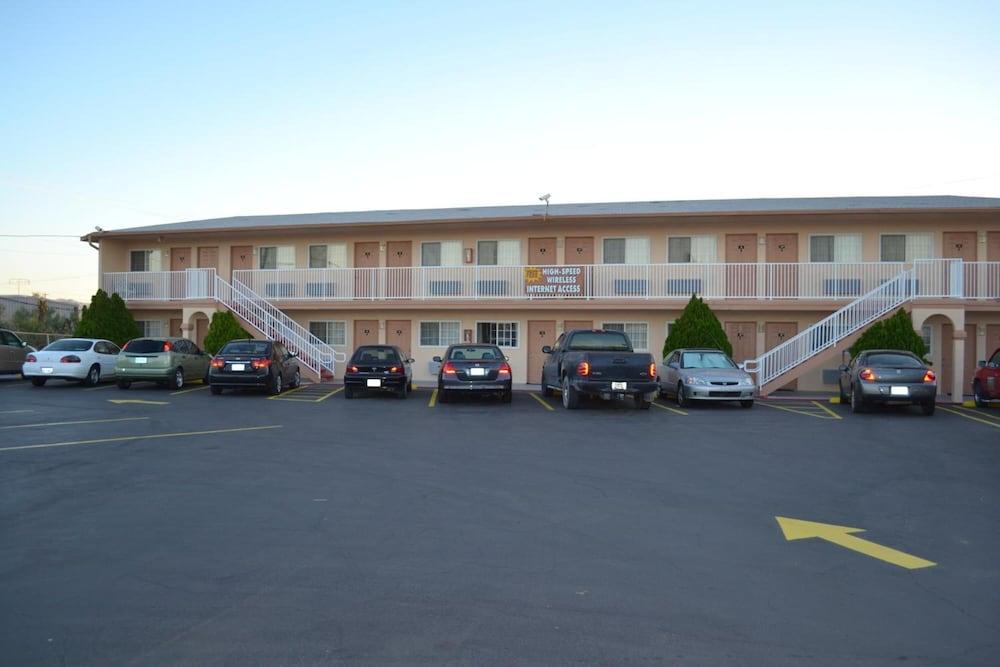 Budget Inn of Needles photo 17