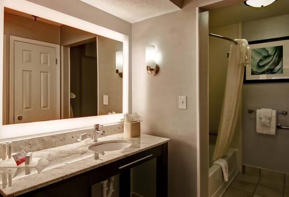 Poplar Inn and Suites photo 17