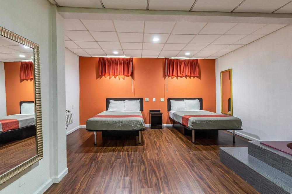 Motel 6 Elizabeth, NJ - Newark Liberty Intl Airport photo 5