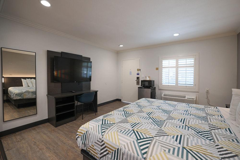 Motel 6 Tustin, CA – Orange County photo 3