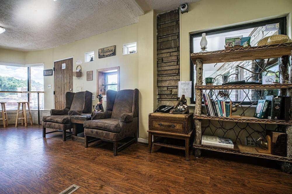 The Mountaineer Inn photo 3