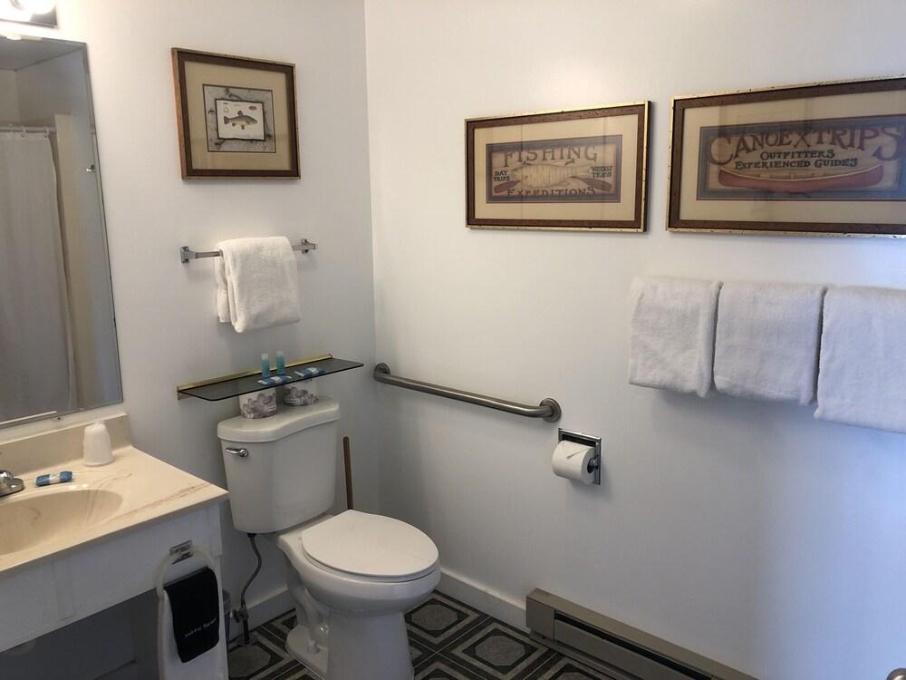 Harbor's Edge Motel photo 47