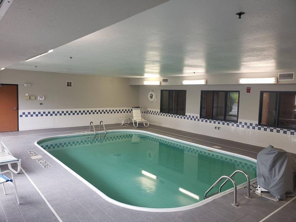 Country Inn & Suites by Radisson, Fairview Heights, IL photo 58