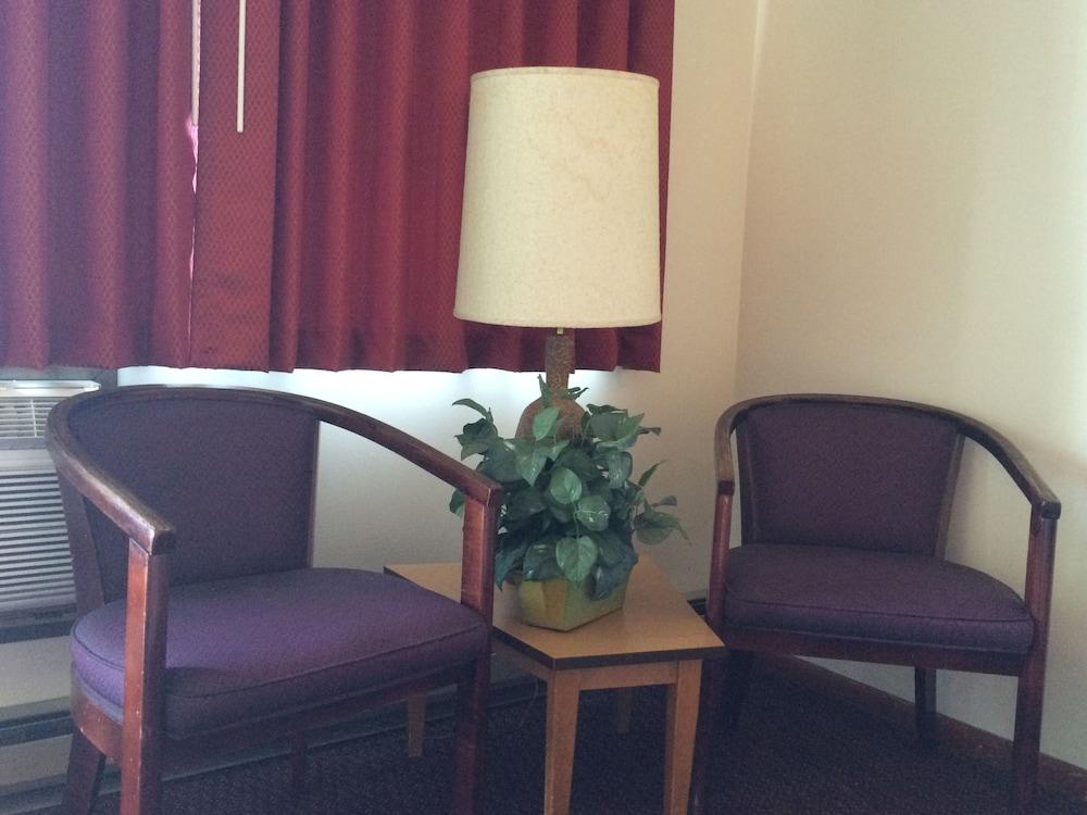 Greenway Motel photo 8