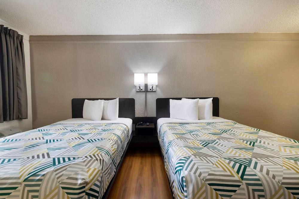 Motel 6 Beaumont, TX photo 25